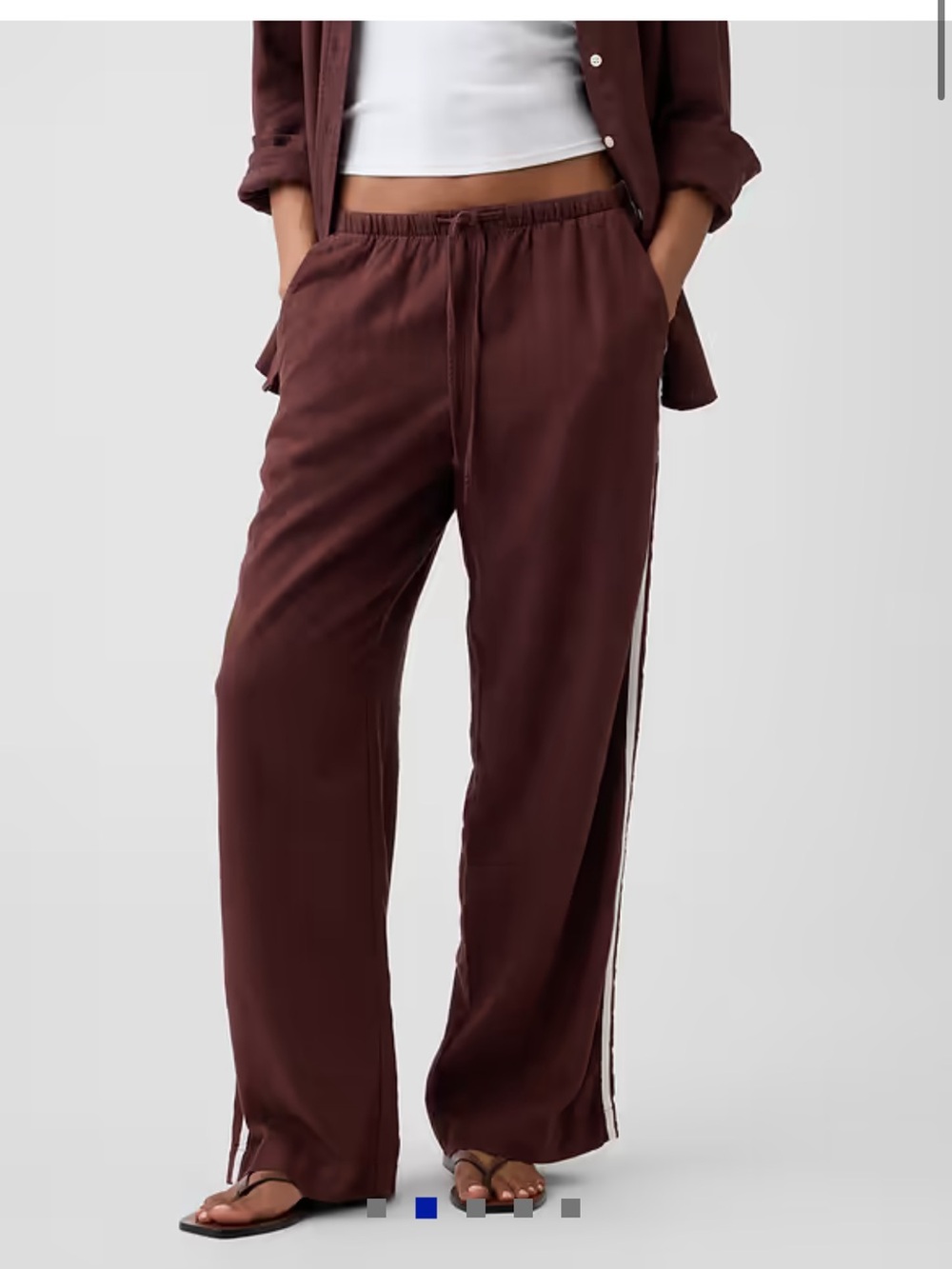 GAP Linen-Blend Stripe Wide-
Leg Track Pants, Chocolate Brown, Size M
